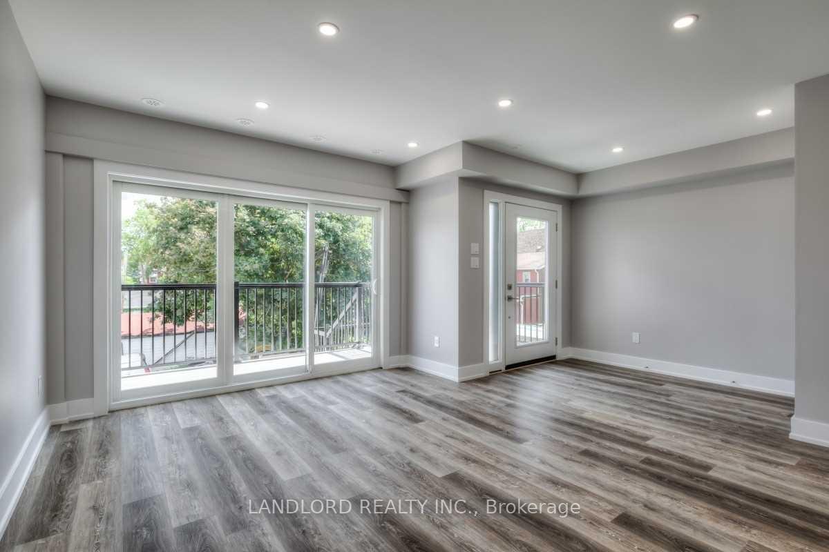 Photo 7 of Unit 3, 53 Rockcliffe Boulevard, Toronto, Rockcliffe-Smythe — HOMEH