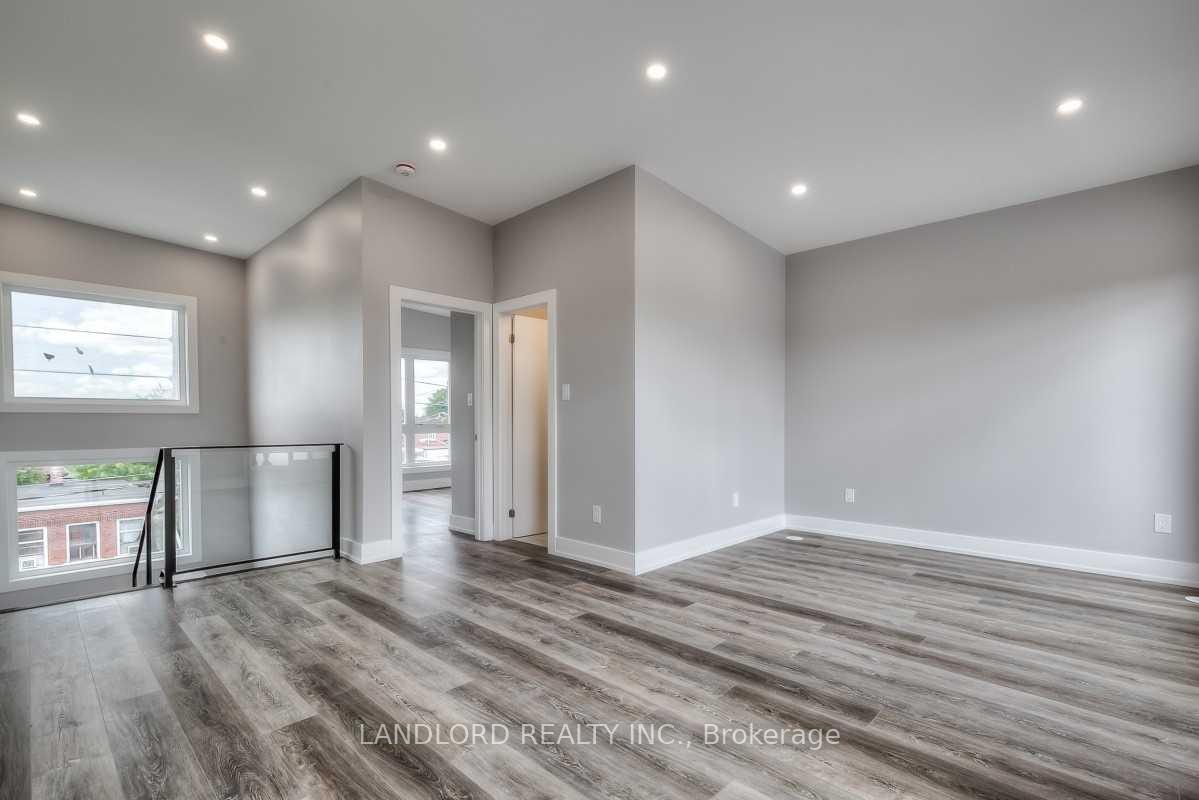Photo 12 of Unit 3, 53 Rockcliffe Boulevard, Toronto, Rockcliffe-Smythe — HOMEH