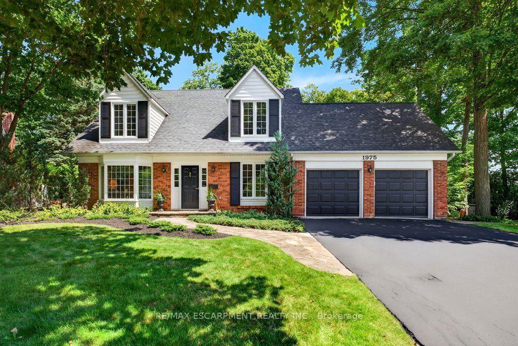 Photo 2 of 1975 Sterling Place, Burlington, Tyandaga — HOMEH