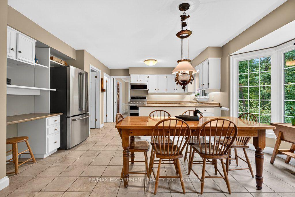 Photo 17 of 1975 Sterling Place, Burlington, Tyandaga — HOMEH
