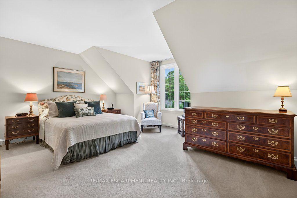 Photo 25 of 1975 Sterling Place, Burlington, Tyandaga — HOMEH