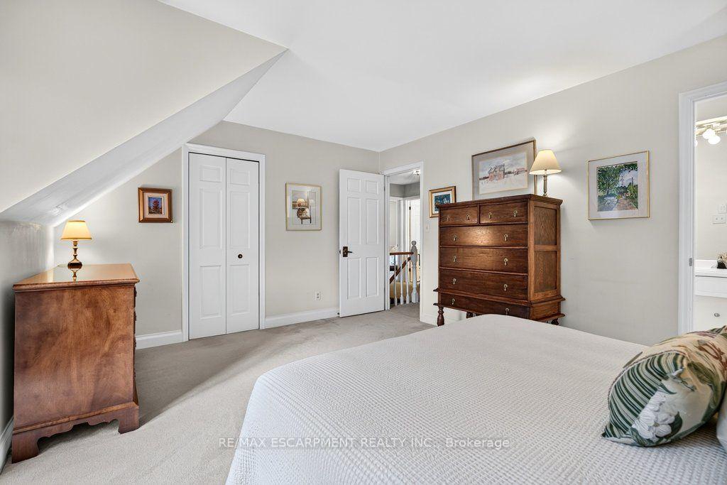 Photo 26 of 1975 Sterling Place, Burlington, Tyandaga — HOMEH