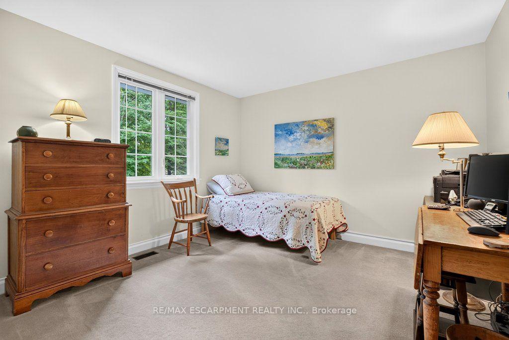 Photo 28 of 1975 Sterling Place, Burlington, Tyandaga — HOMEH