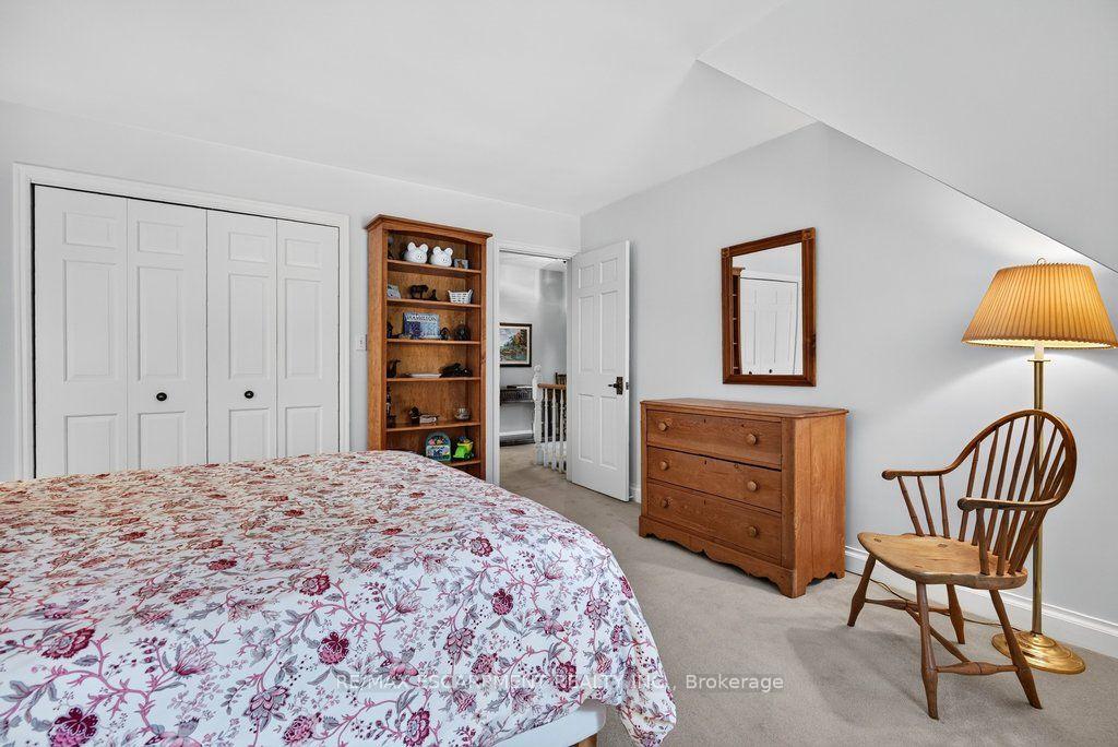 Photo 31 of 1975 Sterling Place, Burlington, Tyandaga — HOMEH