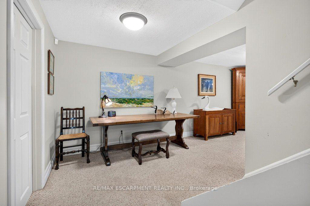 Photo 36 of 1975 Sterling Place, Burlington, Tyandaga — HOMEH