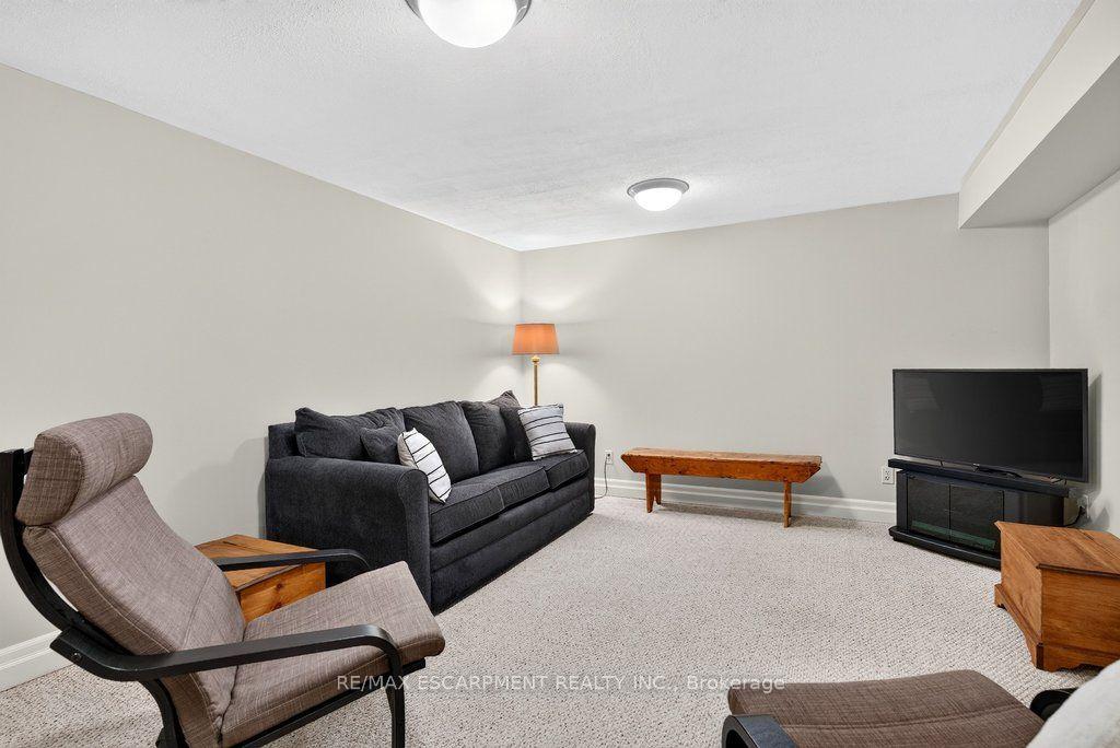 Photo 37 of 1975 Sterling Place, Burlington, Tyandaga — HOMEH