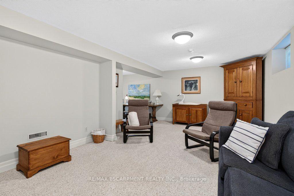 Photo 38 of 1975 Sterling Place, Burlington, Tyandaga — HOMEH