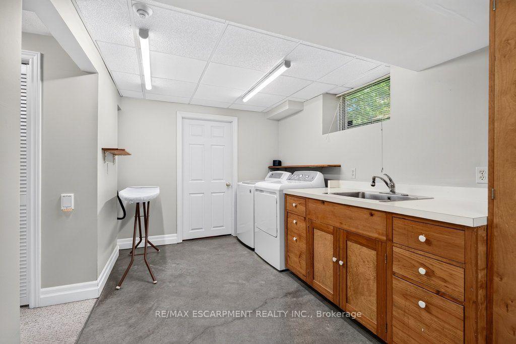 Photo 39 of 1975 Sterling Place, Burlington, Tyandaga — HOMEH