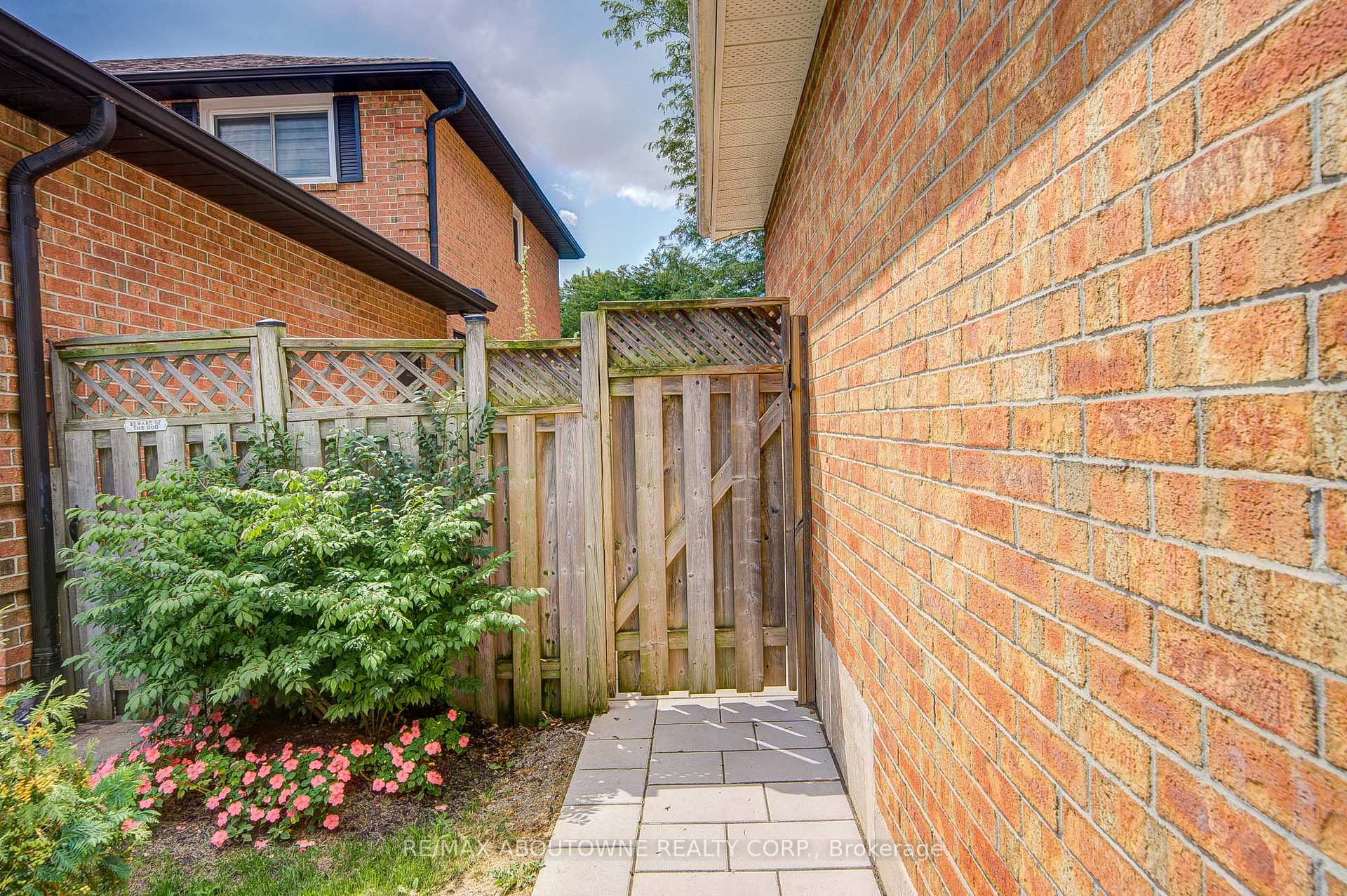 Photo 5 of Unit Lower, 1108 Notley Crescent, Oakville, Glen Abbey — HOMEH
