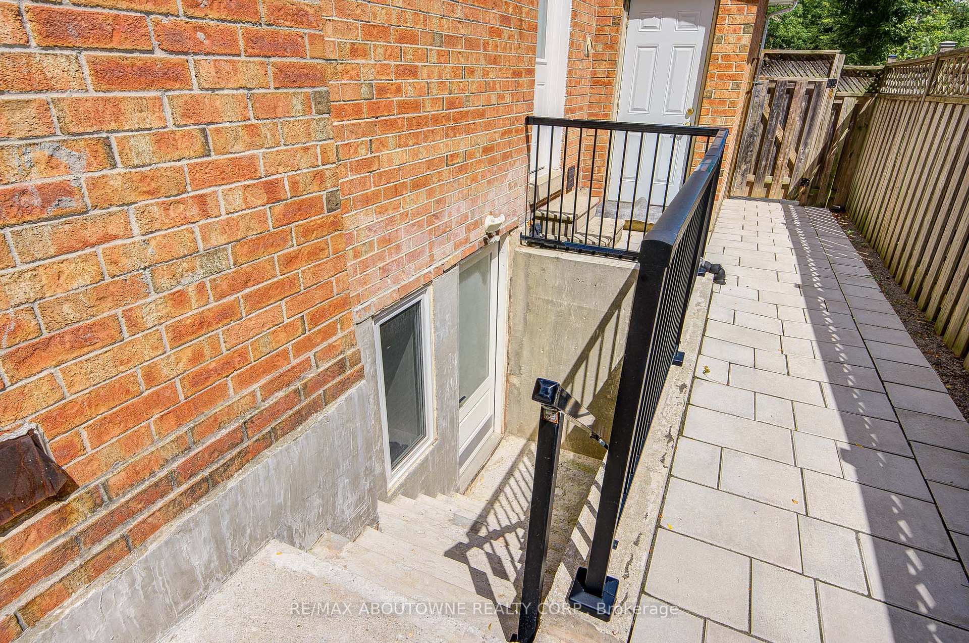 Photo 7 of Unit Lower, 1108 Notley Crescent, Oakville, Glen Abbey — HOMEH