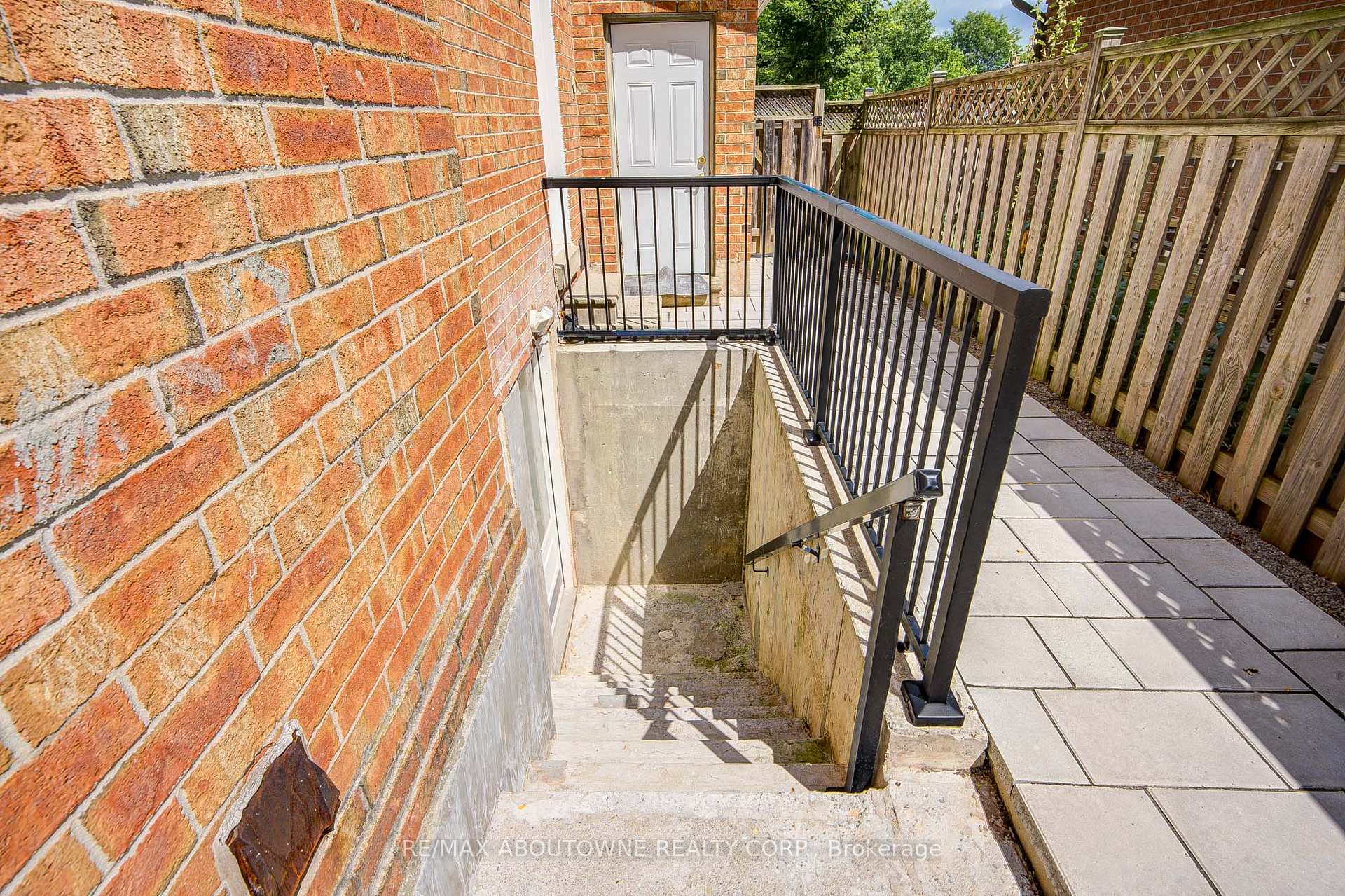 Photo 8 of Unit Lower, 1108 Notley Crescent, Oakville, Glen Abbey — HOMEH