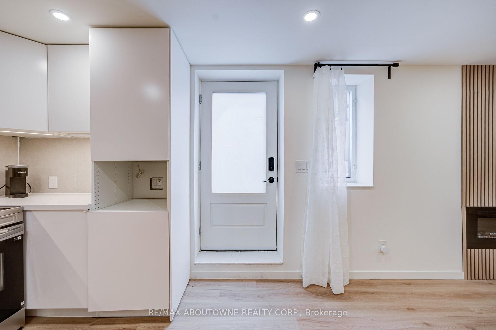 Photo 10 of Unit Lower, 1108 Notley Crescent, Oakville, Glen Abbey — HOMEH