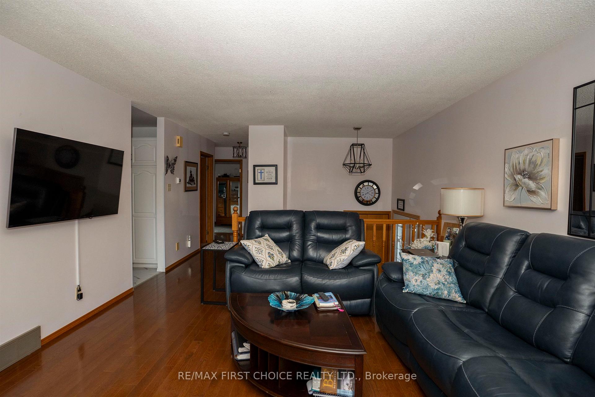 Photo 4 of 224 London Drive, Thunder Bay, Dawson Heights — HOMEH