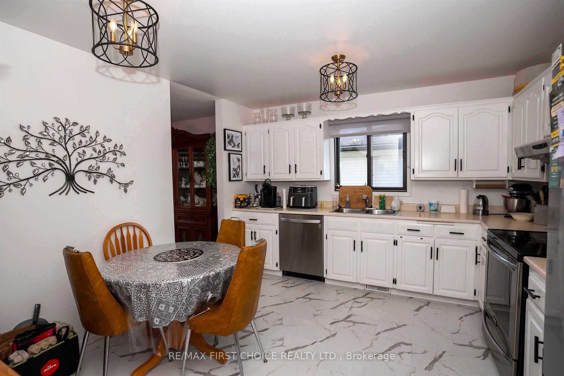 Photo 8 of 224 London Drive, Thunder Bay, Dawson Heights — HOMEH