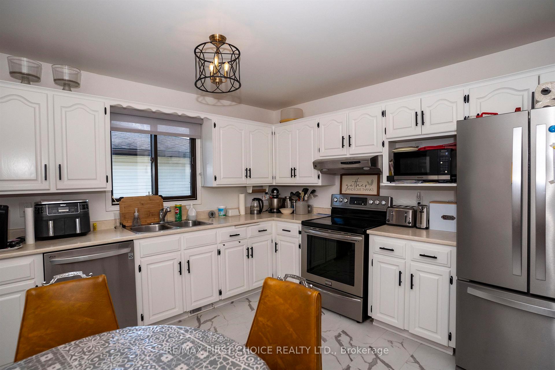 Photo 9 of 224 London Drive, Thunder Bay, Dawson Heights — HOMEH