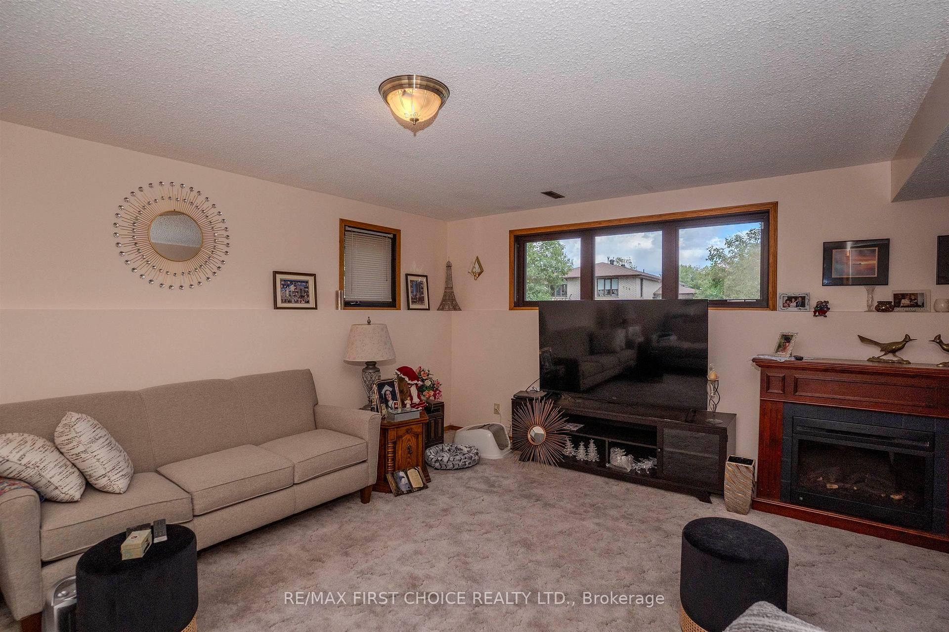 Photo 18 of 224 London Drive, Thunder Bay, Dawson Heights — HOMEH