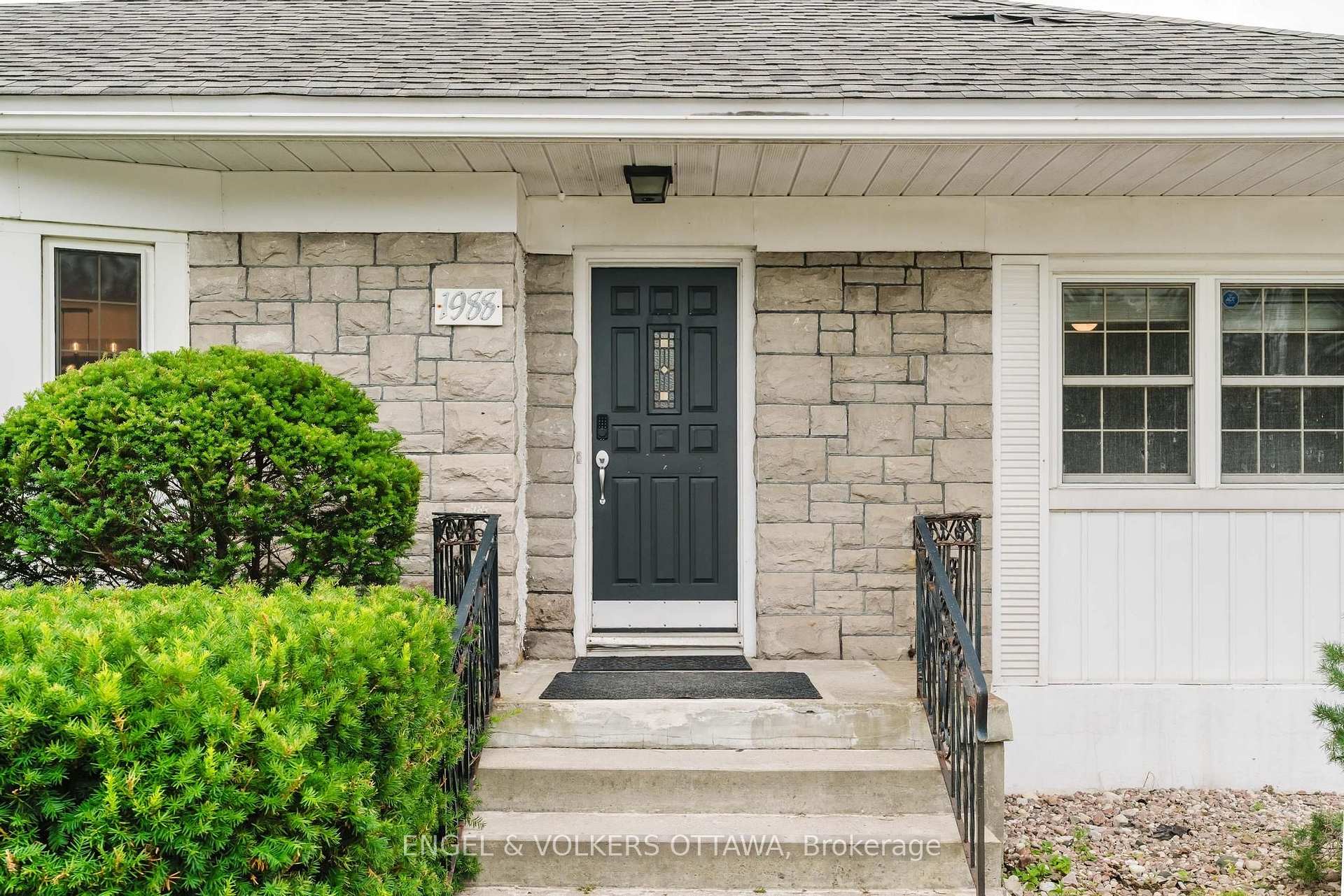 Photo 2 of 1988 Carling Avenue, Ottawa, McKellar Heights/Glabar Park — HOMEH
