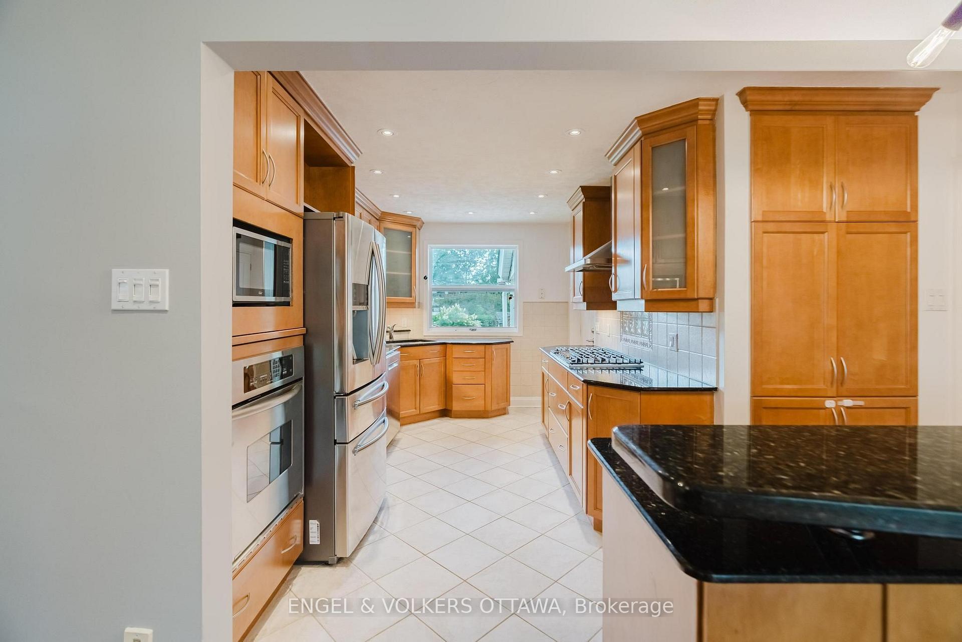 Photo 10 of 1988 Carling Avenue, Ottawa, McKellar Heights/Glabar Park — HOMEH