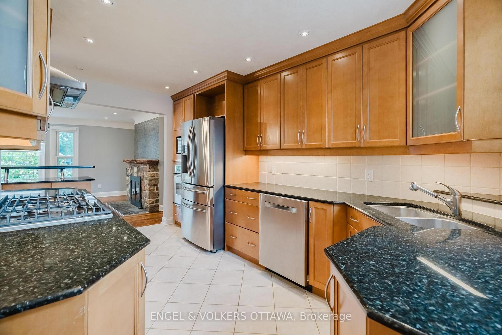 Photo 13 of 1988 Carling Avenue, Ottawa, McKellar Heights/Glabar Park — HOMEH