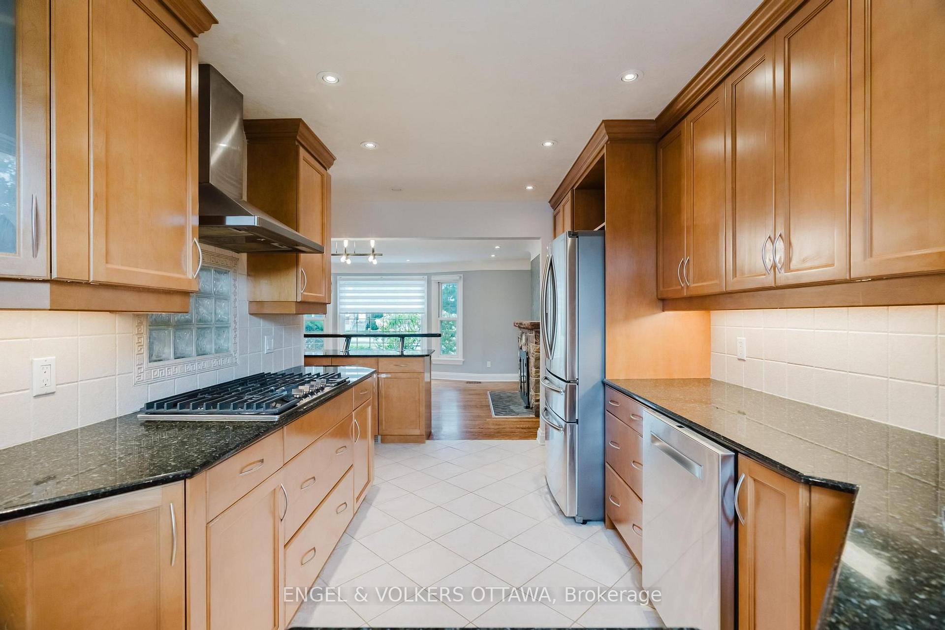 Photo 14 of 1988 Carling Avenue, Ottawa, McKellar Heights/Glabar Park — HOMEH