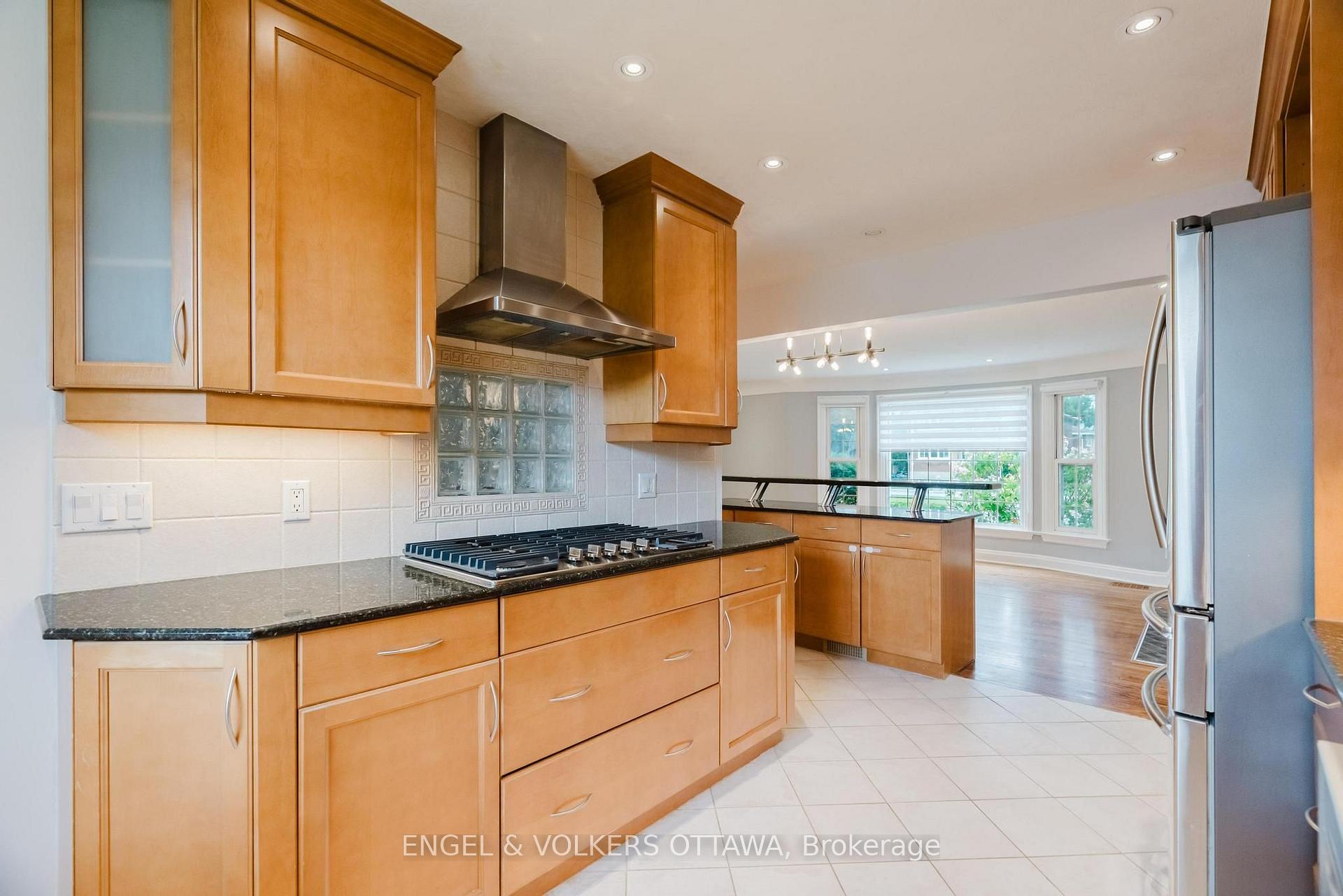 Photo 15 of 1988 Carling Avenue, Ottawa, McKellar Heights/Glabar Park — HOMEH
