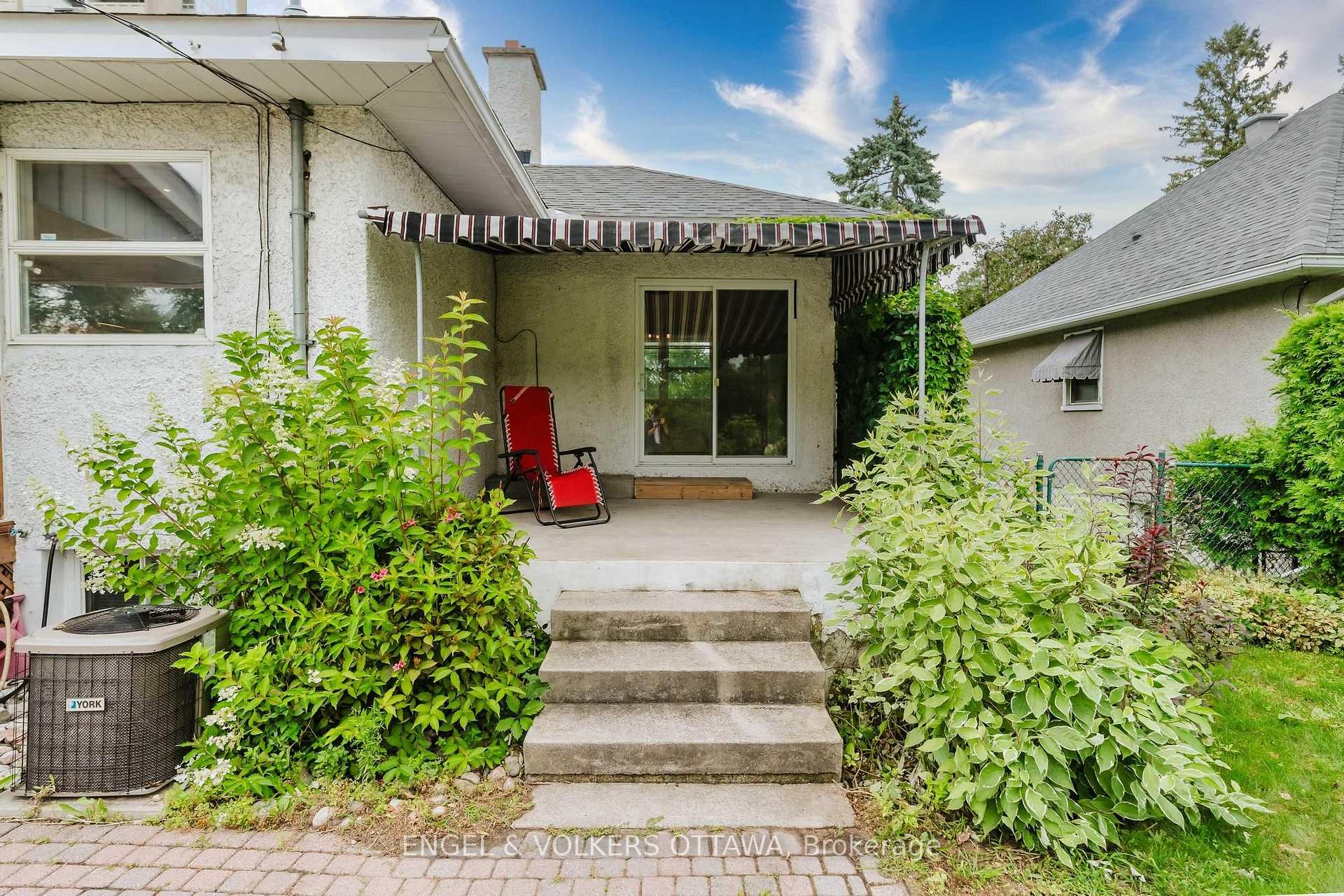 Photo 40 of 1988 Carling Avenue, Ottawa, McKellar Heights/Glabar Park — HOMEH