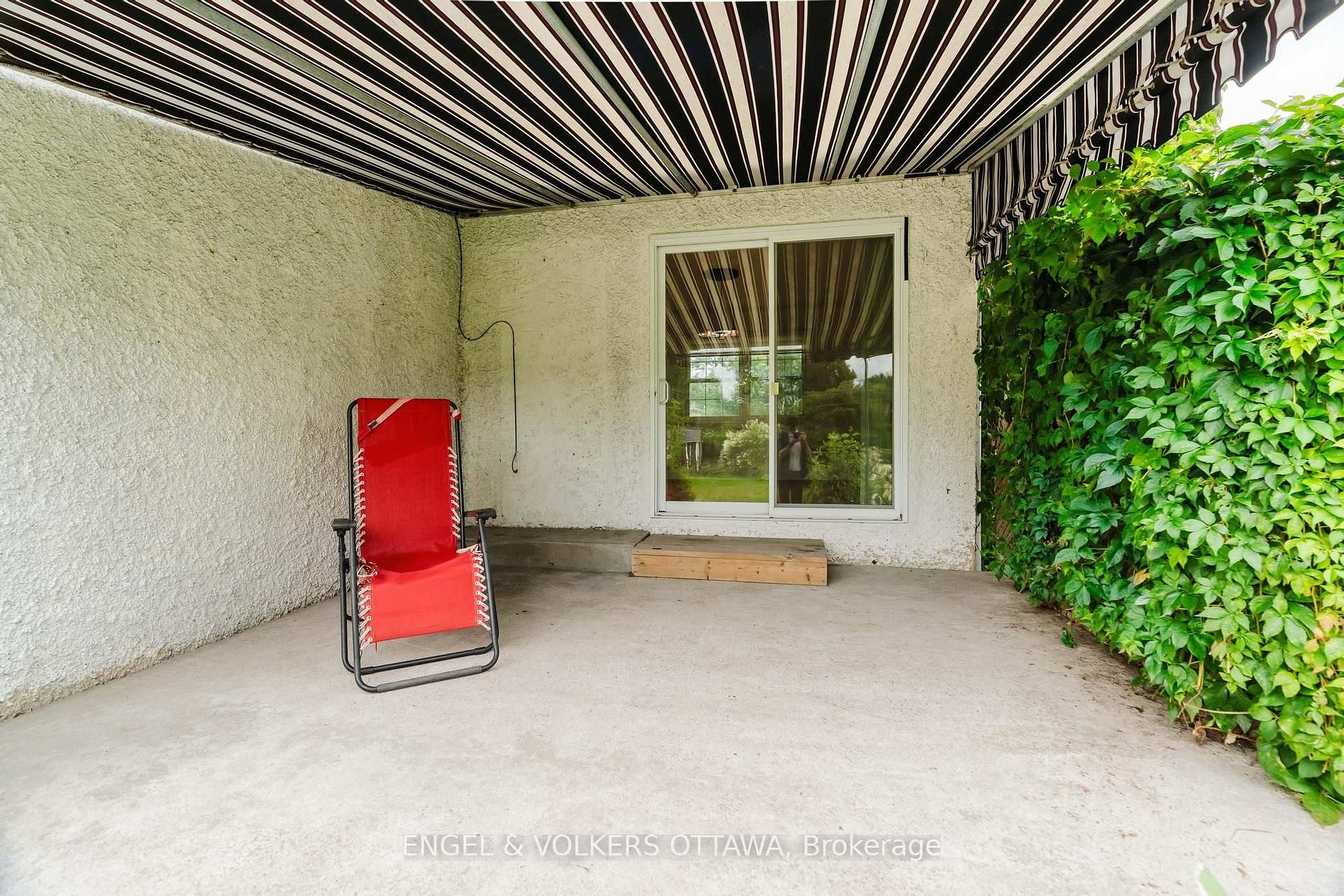 Photo 41 of 1988 Carling Avenue, Ottawa, McKellar Heights/Glabar Park — HOMEH