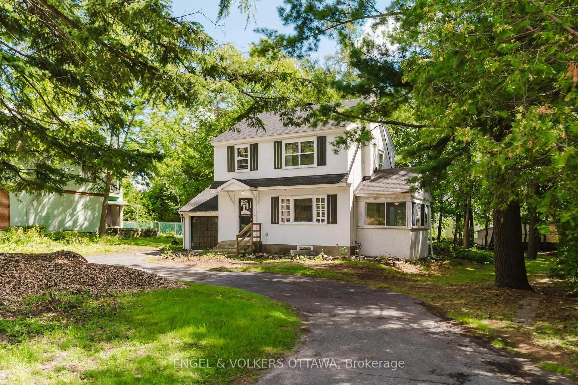 Photo 3 of 2028 Carling Avenue, Ottawa, McKellar Heights/Glabar Park — HOMEH