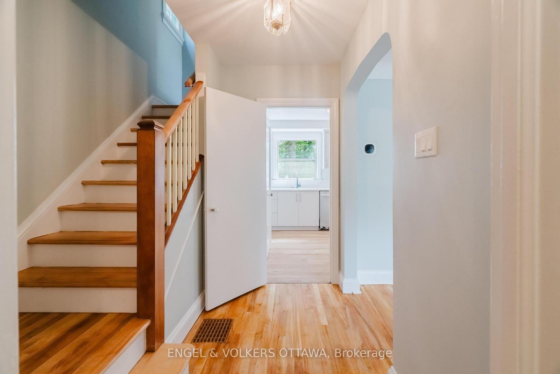 Photo 7 of 2028 Carling Avenue, Ottawa, McKellar Heights/Glabar Park — HOMEH
