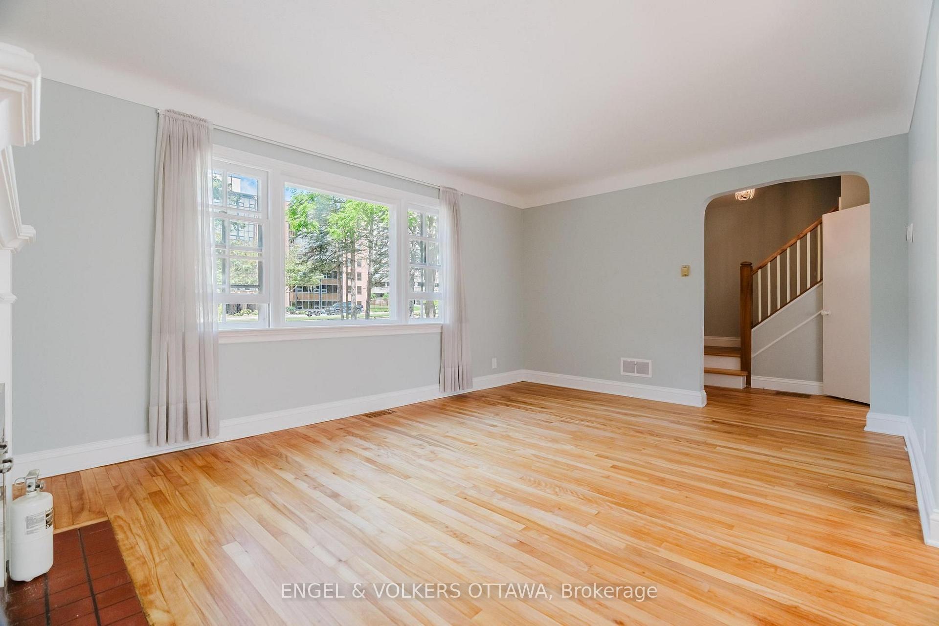 Photo 10 of 2028 Carling Avenue, Ottawa, McKellar Heights/Glabar Park — HOMEH