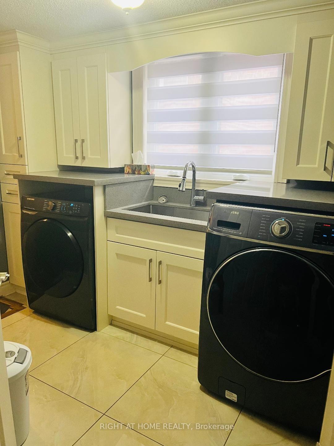 Photo 8 of 36 Ellerby Square N, Vaughan, West Woodbridge — HOMEH