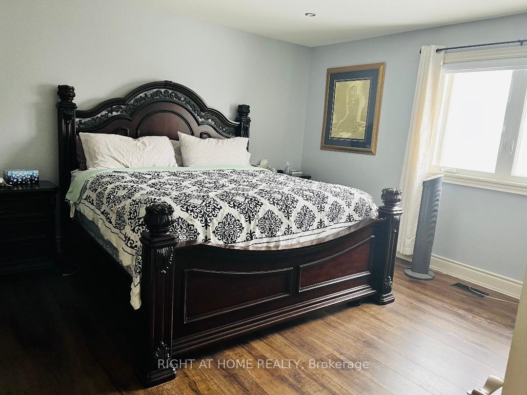 Photo 9 of 36 Ellerby Square N, Vaughan, West Woodbridge — HOMEH