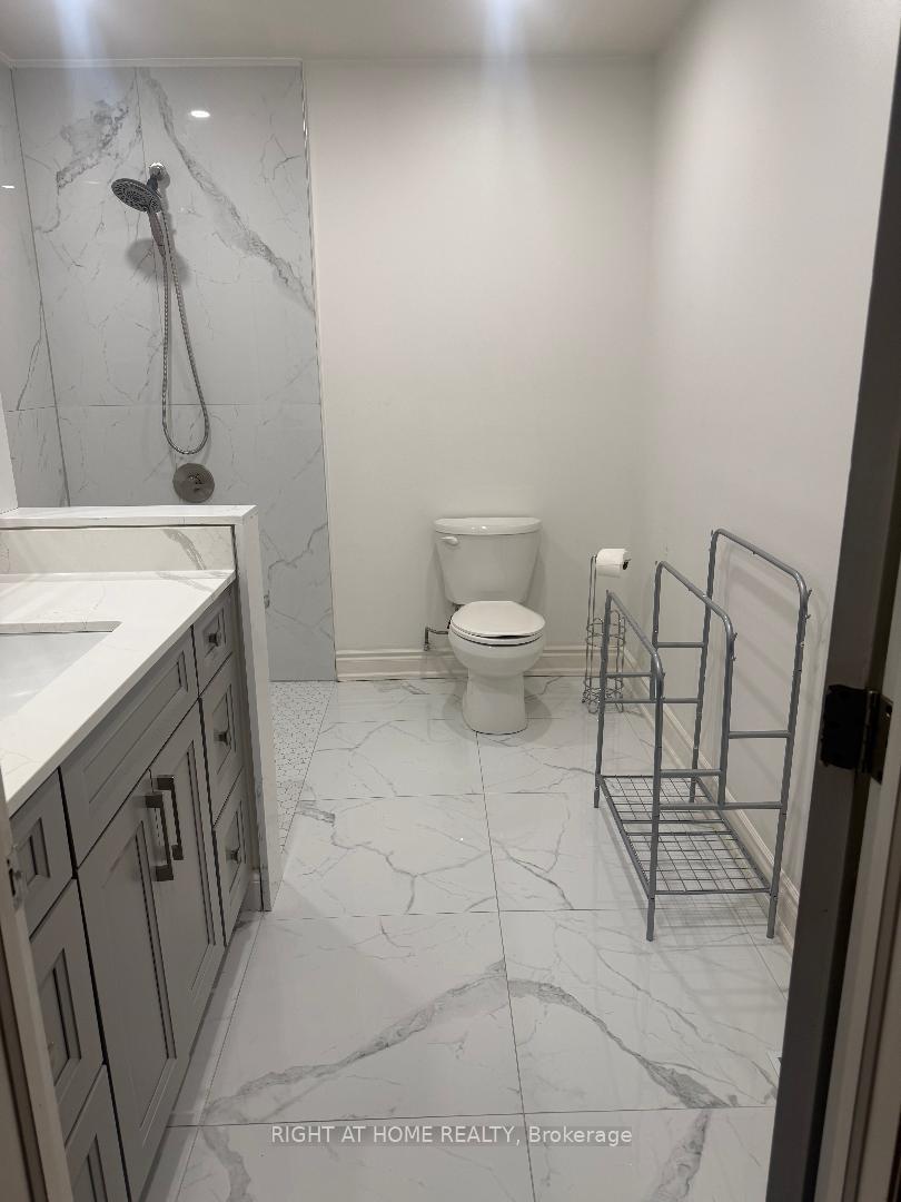 Photo 12 of 36 Ellerby Square N, Vaughan, West Woodbridge — HOMEH