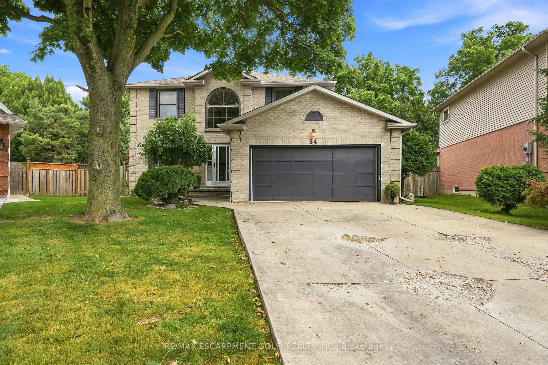 Photo 2 of 34 Lisajane Crescent, Hamilton, Gurnett — HOMEH