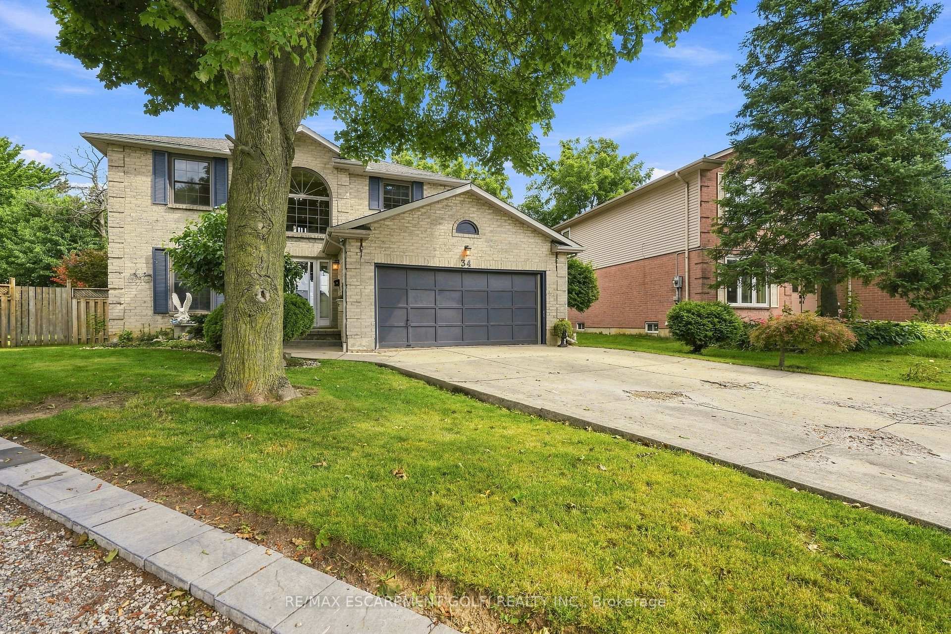 Photo 3 of 34 Lisajane Crescent, Hamilton, Gurnett — HOMEH