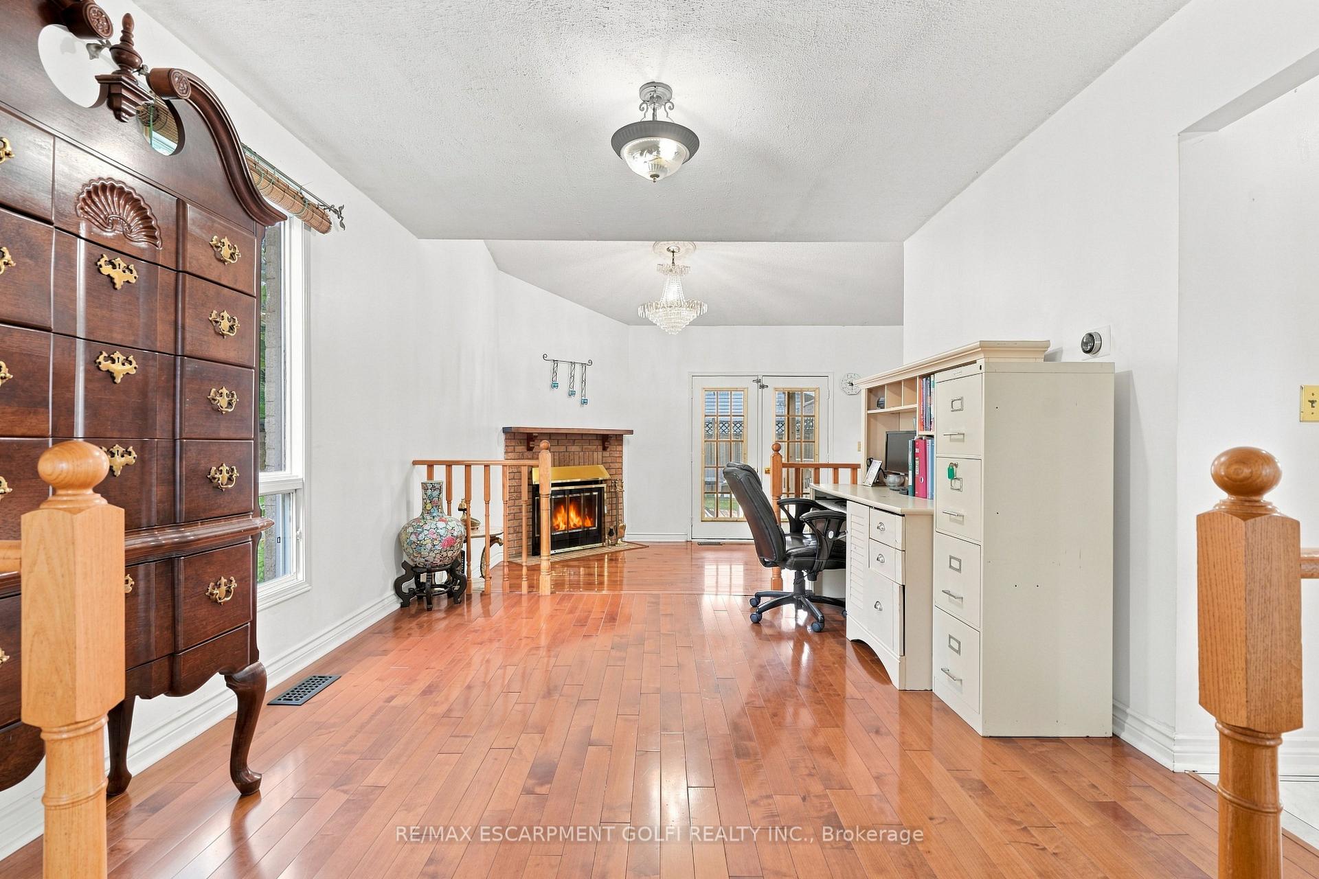 Photo 8 of 34 Lisajane Crescent, Hamilton, Gurnett — HOMEH