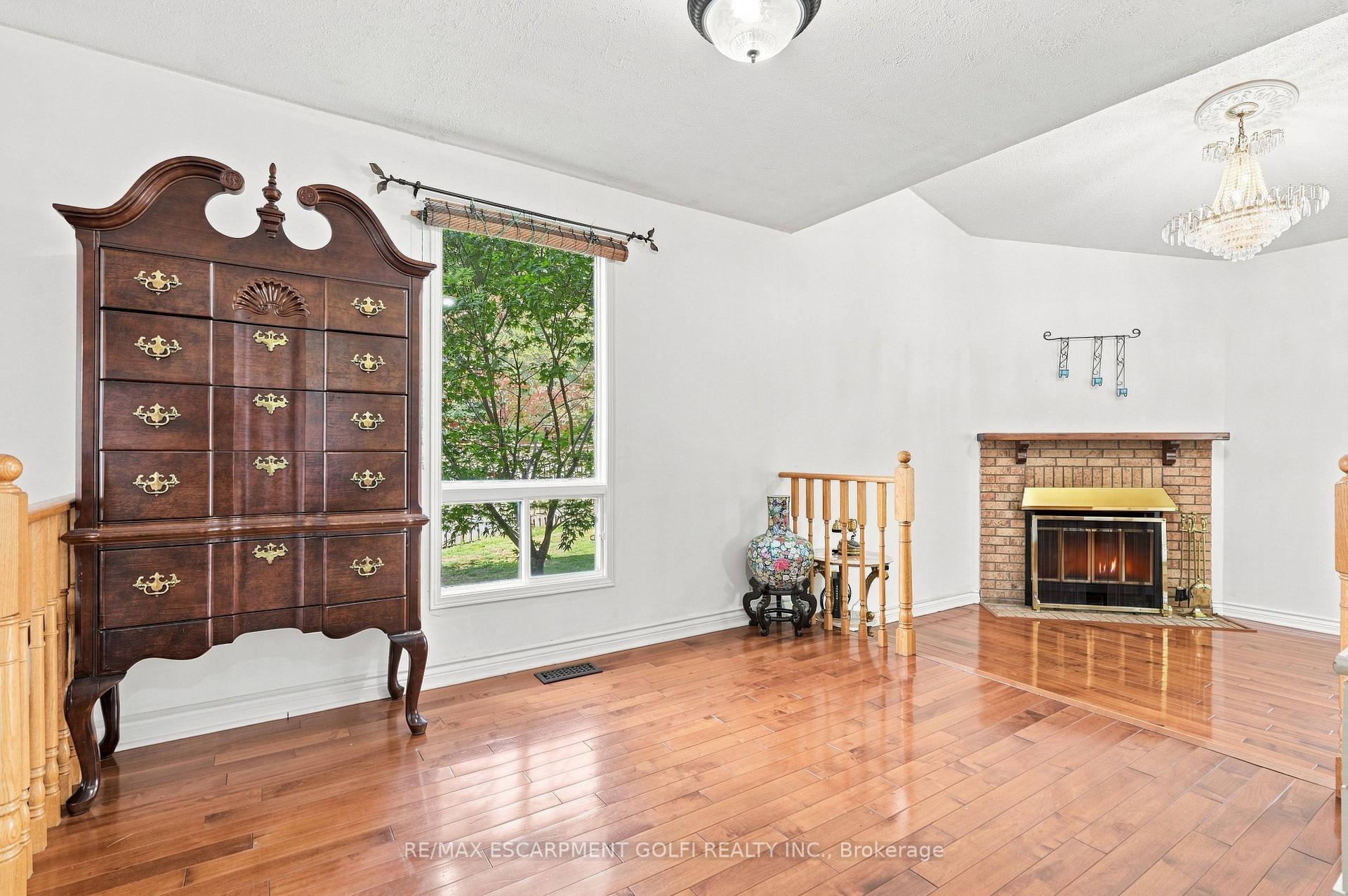 Photo 9 of 34 Lisajane Crescent, Hamilton, Gurnett — HOMEH