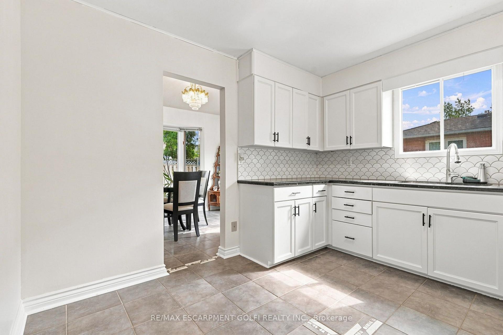 Photo 15 of 34 Lisajane Crescent, Hamilton, Gurnett — HOMEH