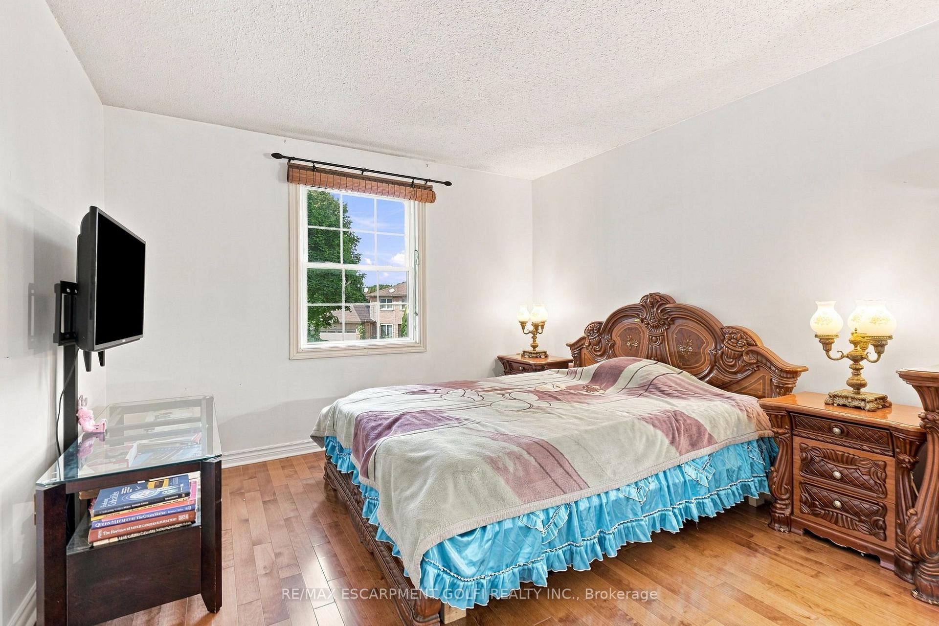 Photo 20 of 34 Lisajane Crescent, Hamilton, Gurnett — HOMEH
