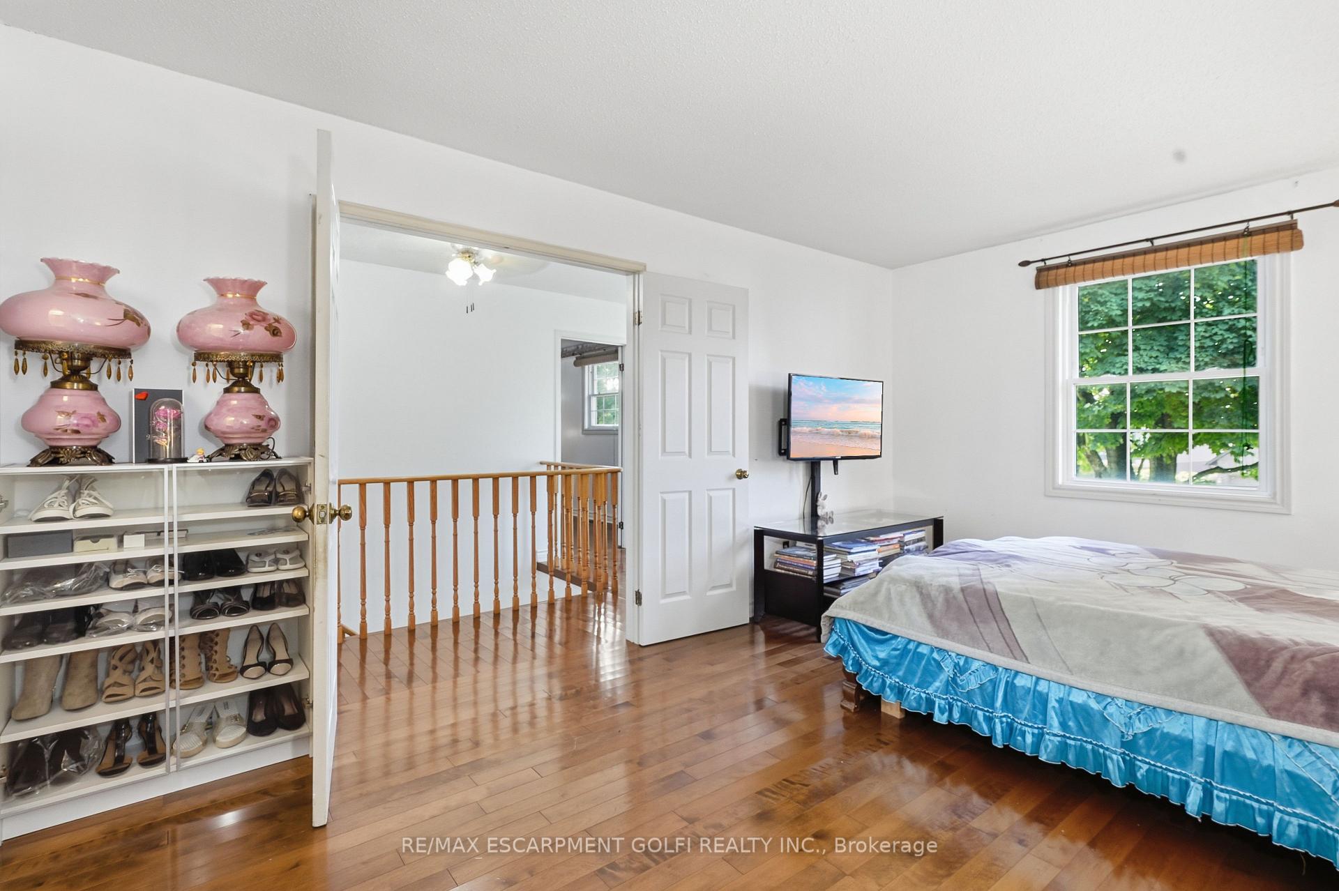 Photo 22 of 34 Lisajane Crescent, Hamilton, Gurnett — HOMEH