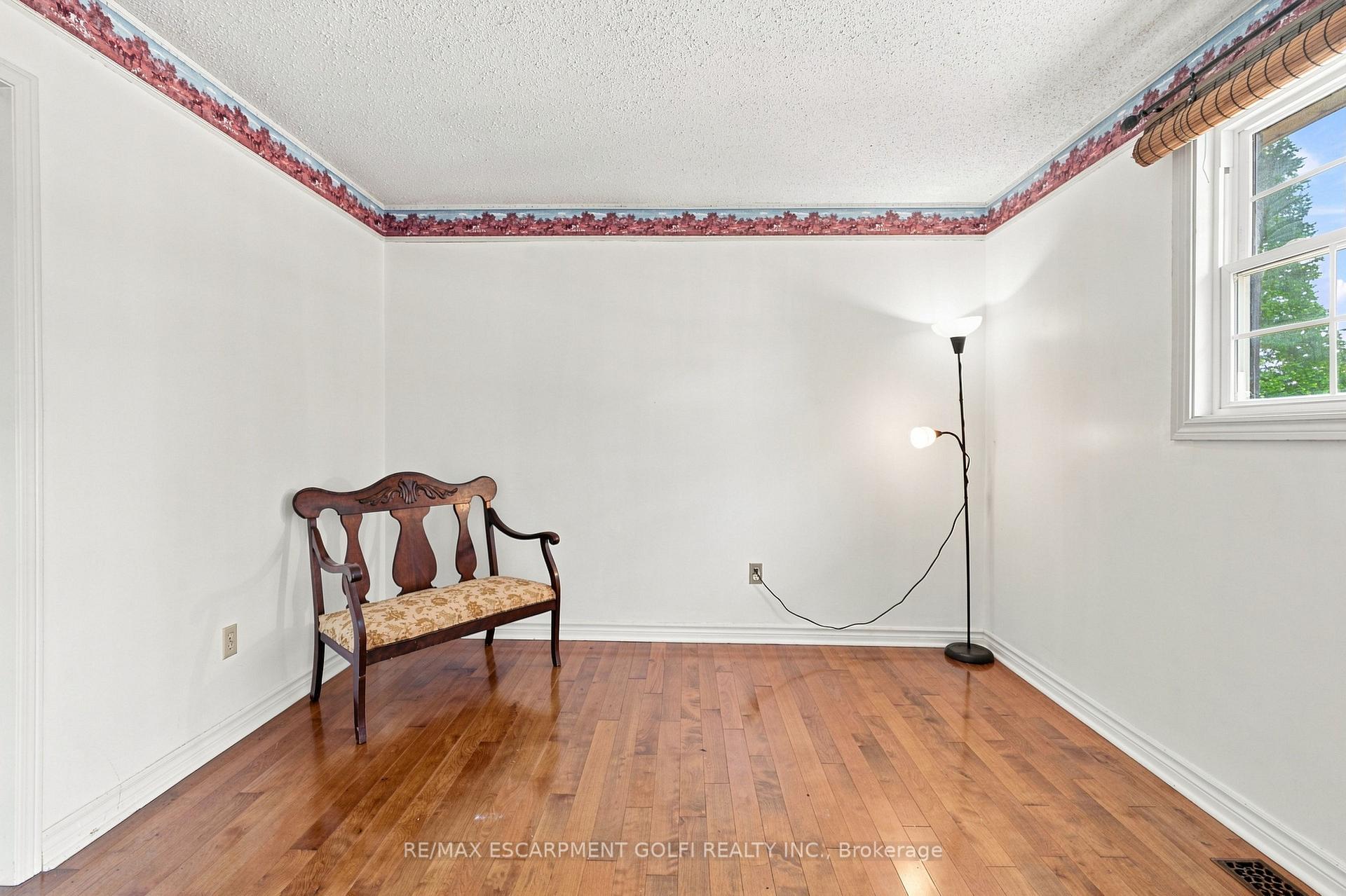 Photo 25 of 34 Lisajane Crescent, Hamilton, Gurnett — HOMEH