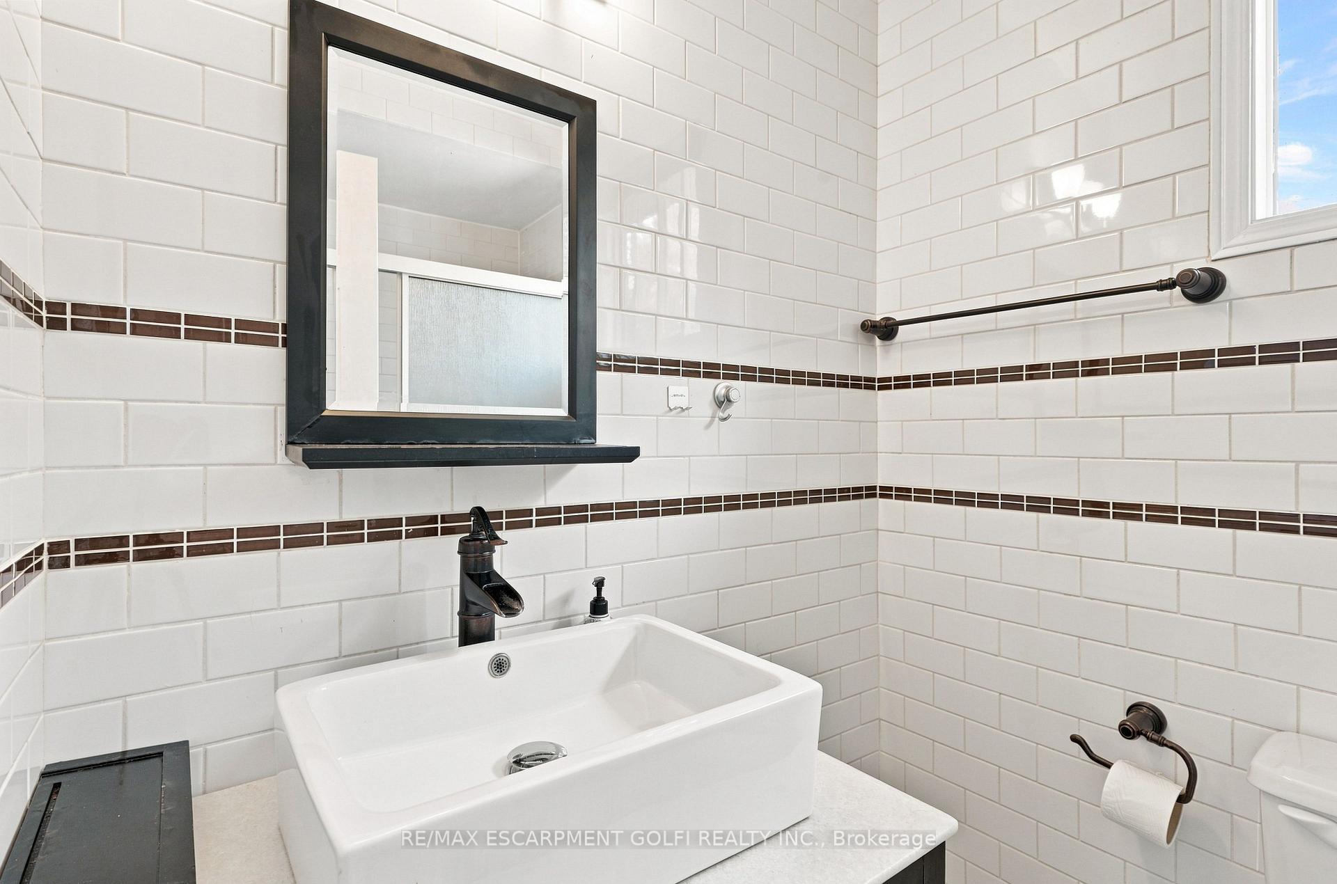 Photo 26 of 34 Lisajane Crescent, Hamilton, Gurnett — HOMEH