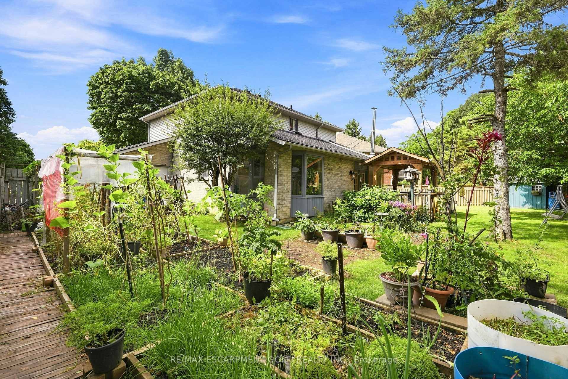 Photo 33 of 34 Lisajane Crescent, Hamilton, Gurnett — HOMEH