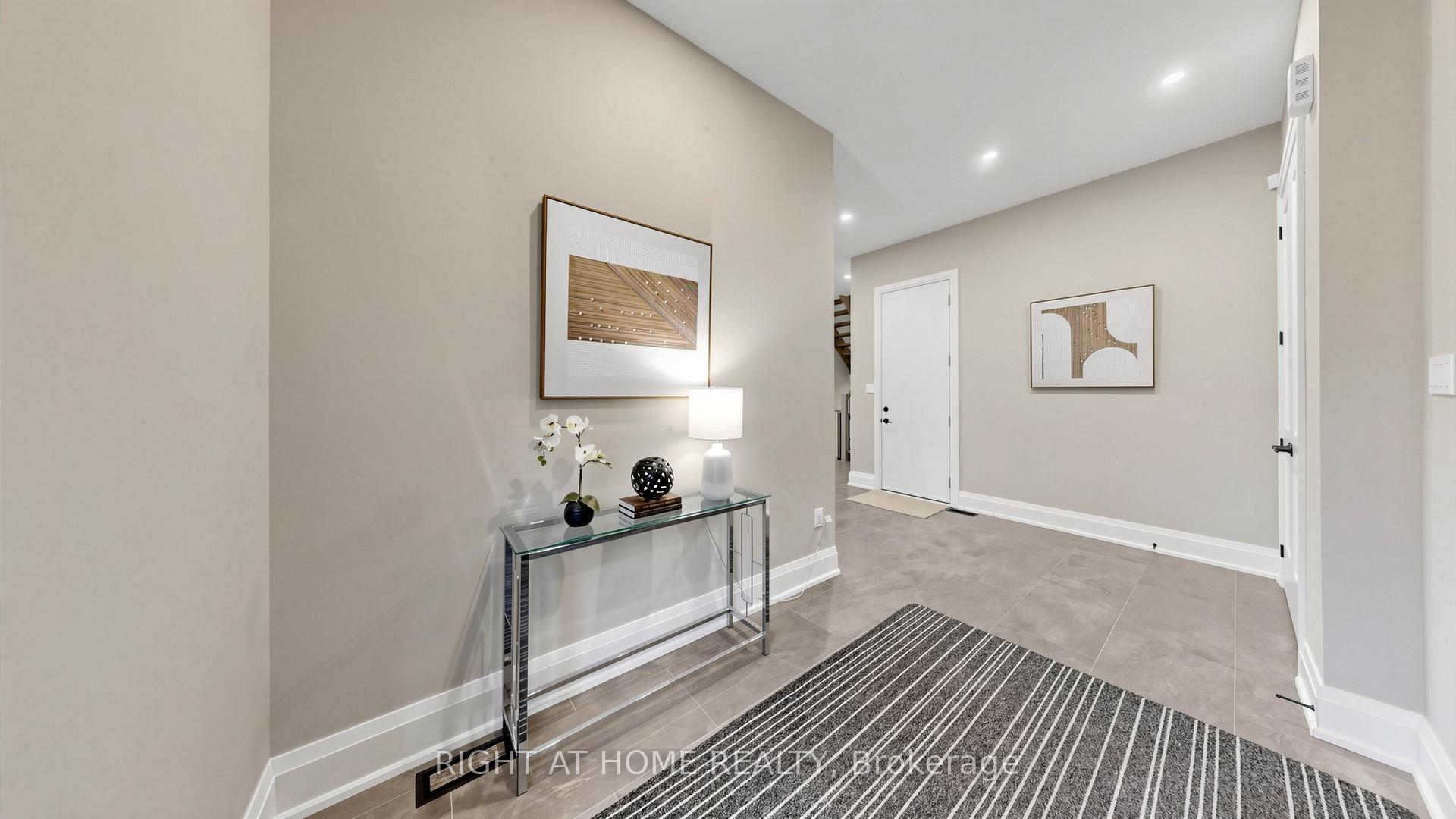 Photo 5 of 14 Dixon Court, Barrie, Painswick North — HOMEH