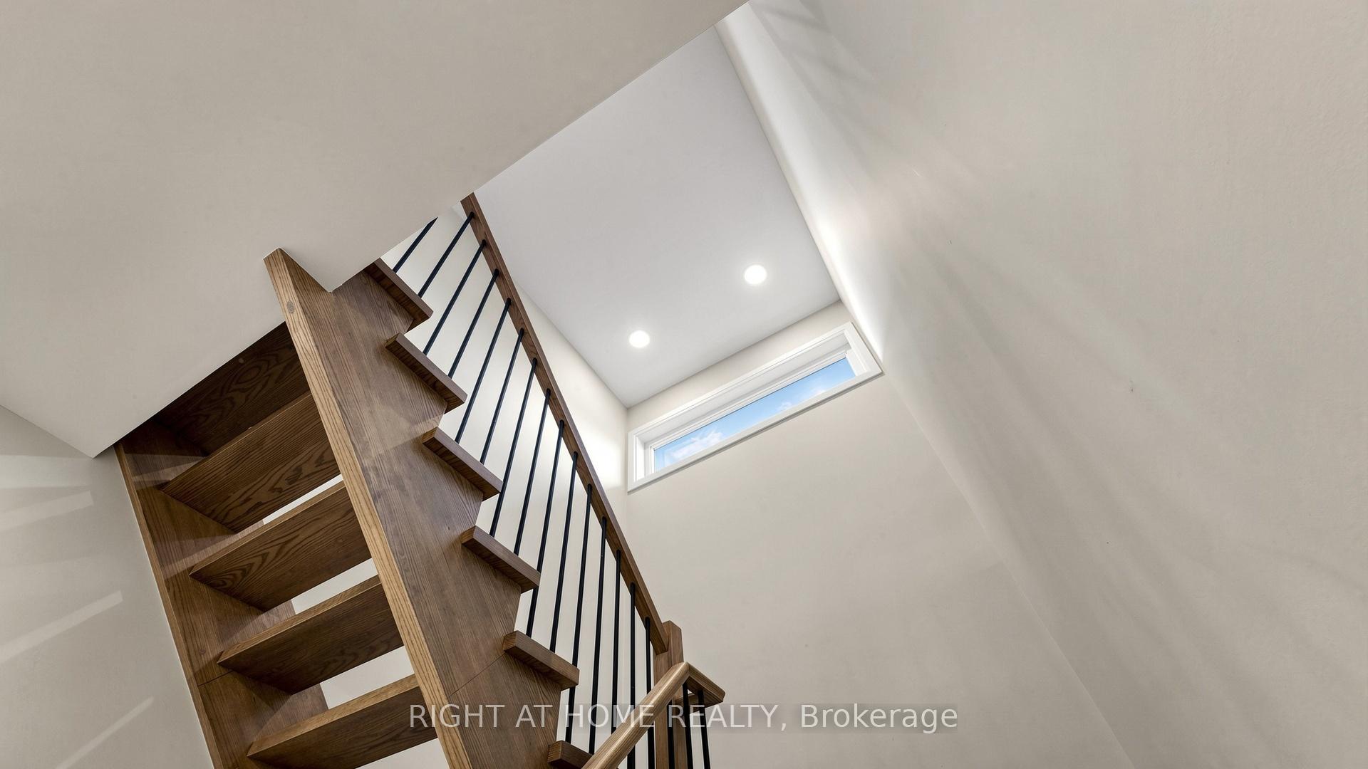 Photo 15 of 14 Dixon Court, Barrie, Painswick North — HOMEH