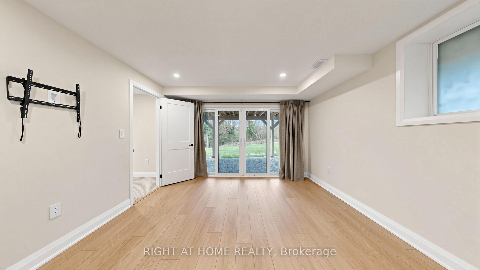 Photo 38 of 14 Dixon Court, Barrie, Painswick North — HOMEH
