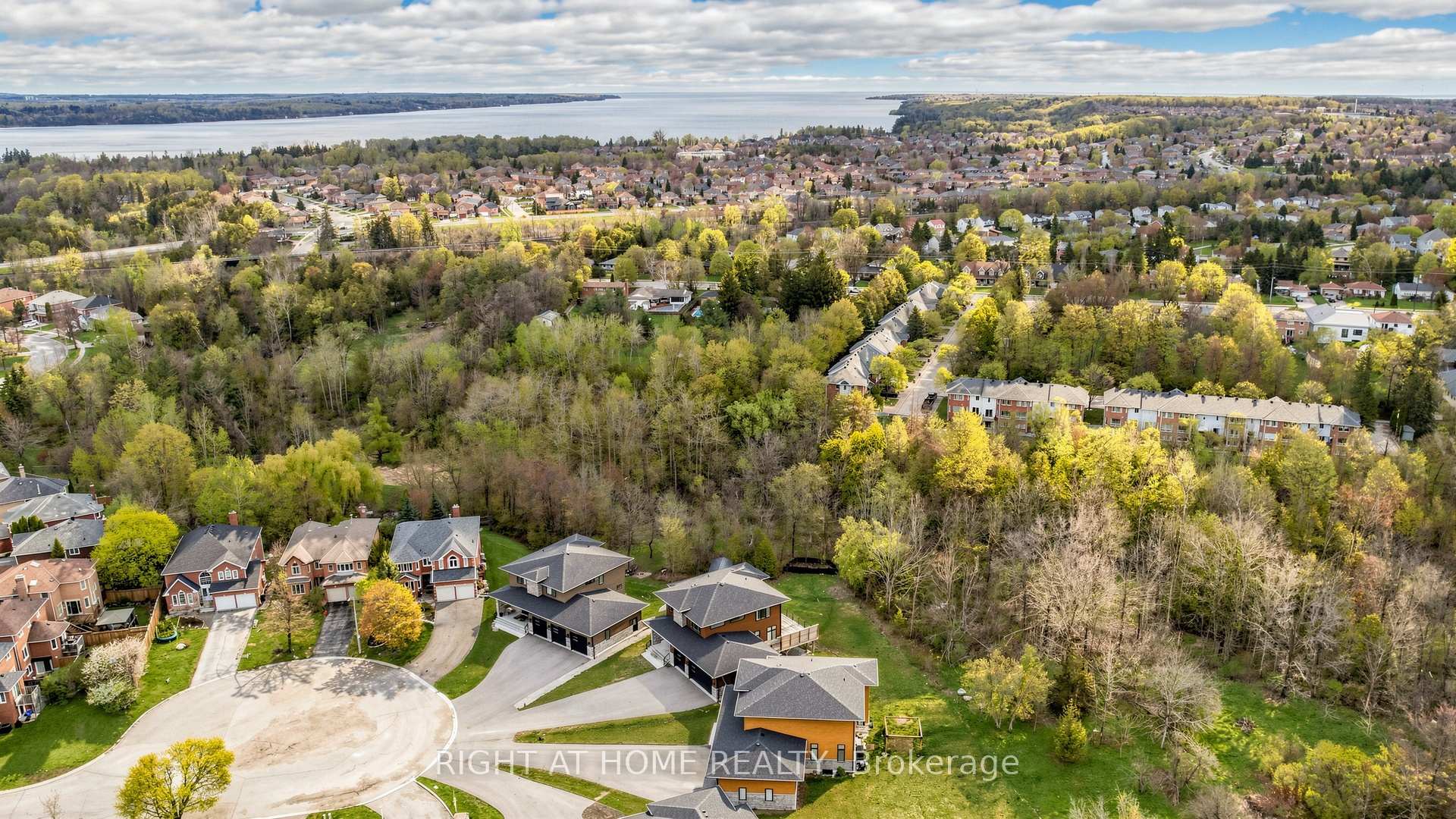 Photo 49 of 14 Dixon Court, Barrie, Painswick North — HOMEH