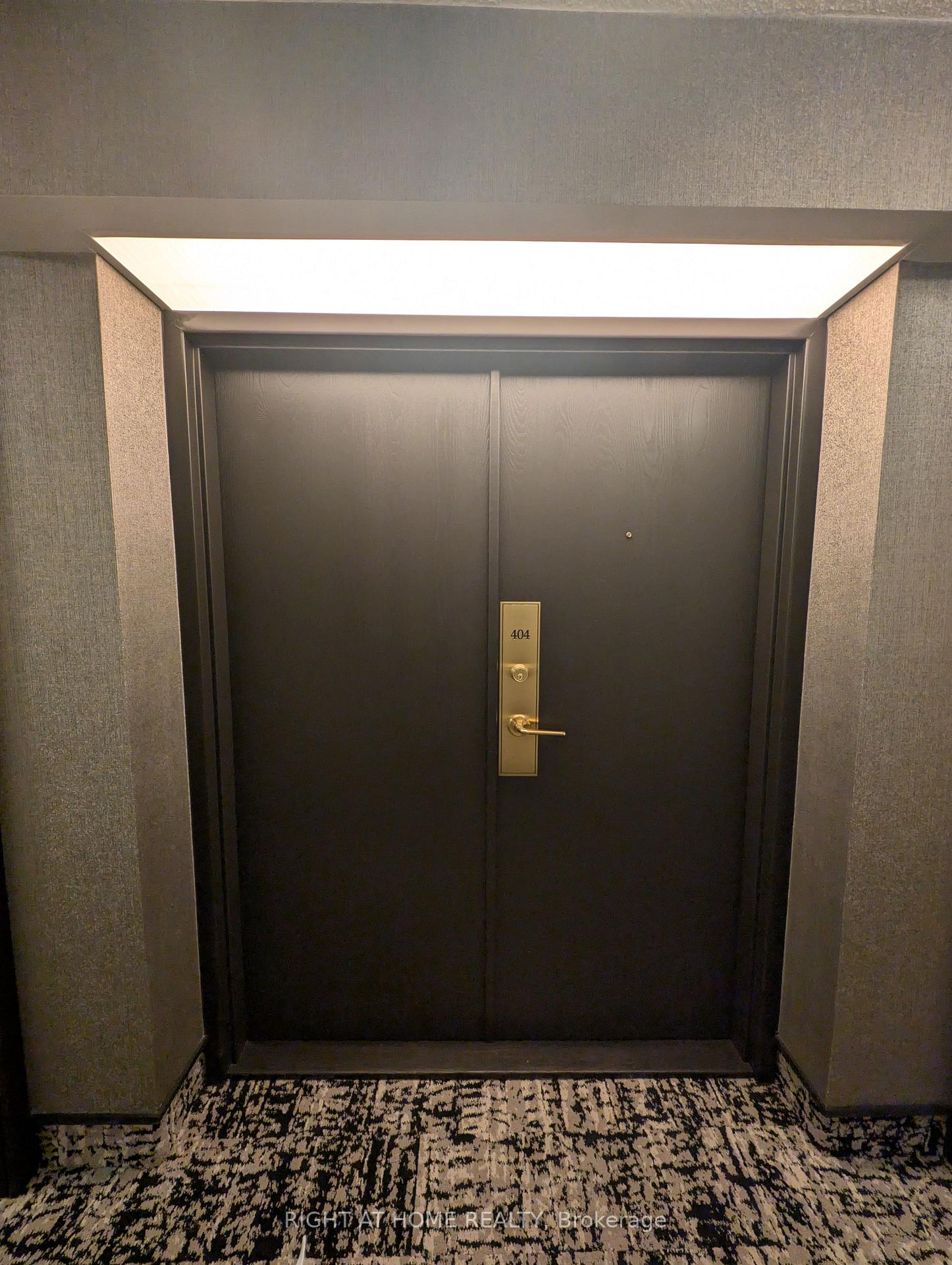 Photo 4 of Unit 404, 280 Simcoe Street, Toronto, Kensington-Chinatown — HOMEH