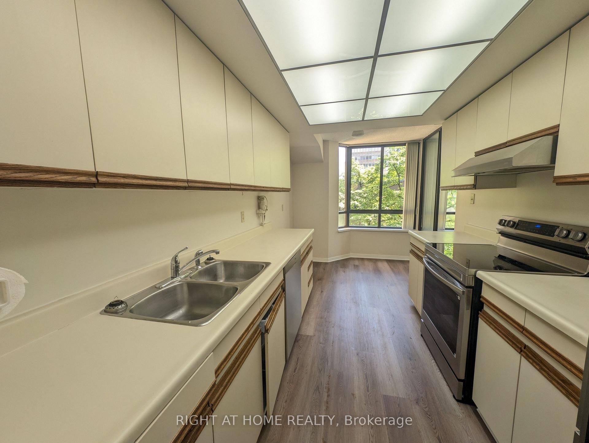 Photo 10 of Unit 404, 280 Simcoe Street, Toronto, Kensington-Chinatown — HOMEH