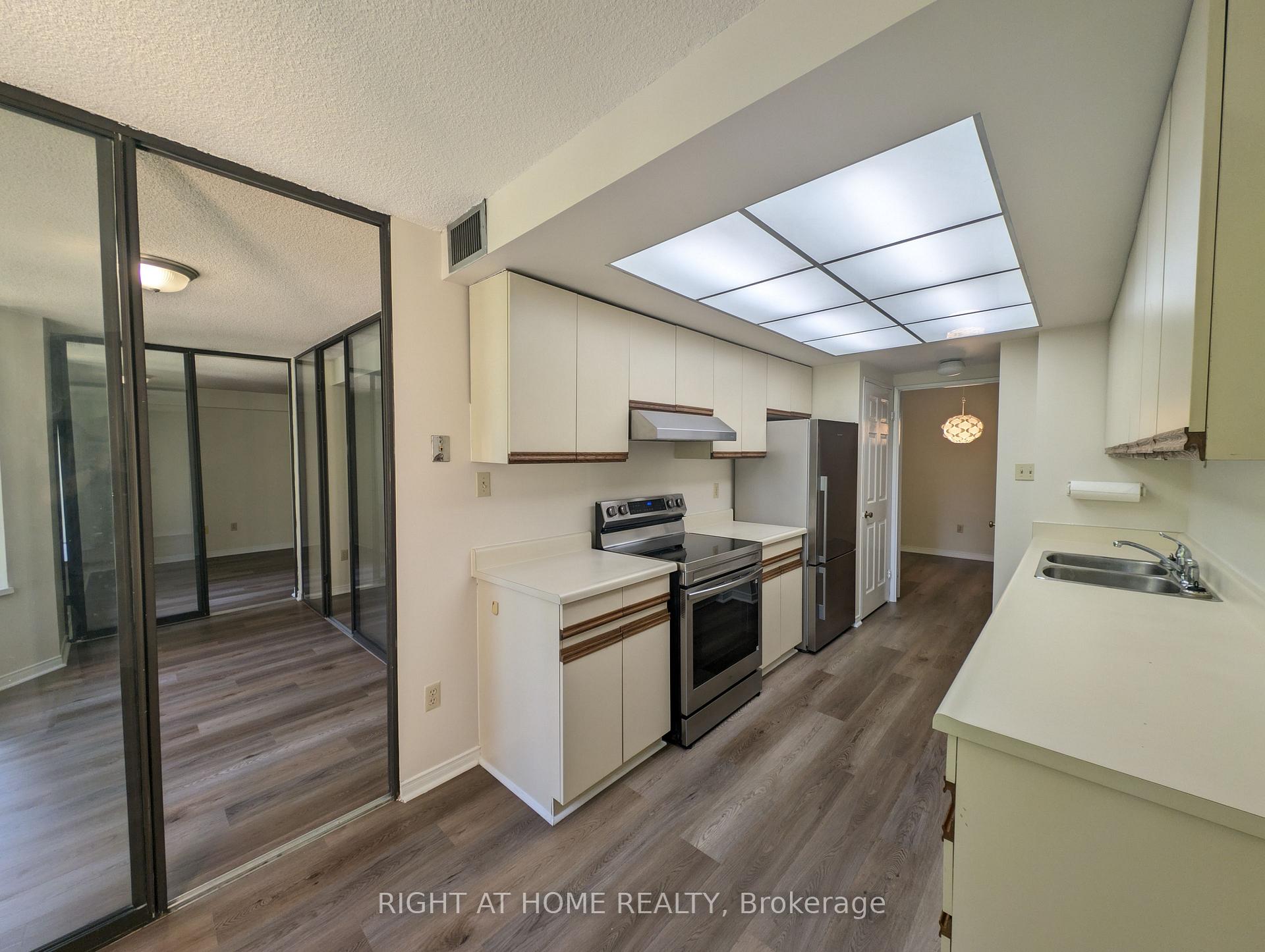 Photo 12 of Unit 404, 280 Simcoe Street, Toronto, Kensington-Chinatown — HOMEH